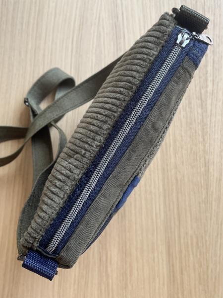 "Flickenwerk II/7" - KHAKI-DUNKELBLAU